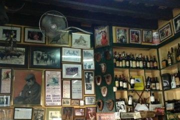 vista-interior-de-la-taberna-manteca-en-cadiz-750x500